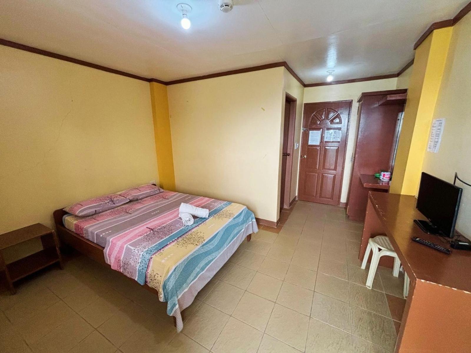 White Beach Hotel Puerto Galera Powered By Cocotel Luaran gambar