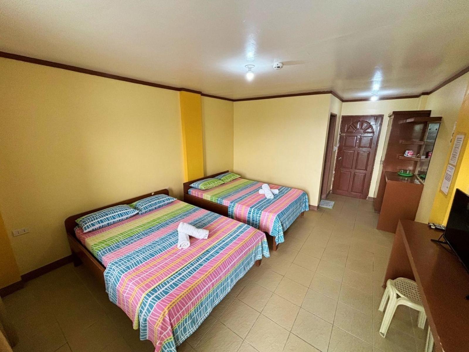 White Beach Hotel Puerto Galera Powered By Cocotel Luaran gambar
