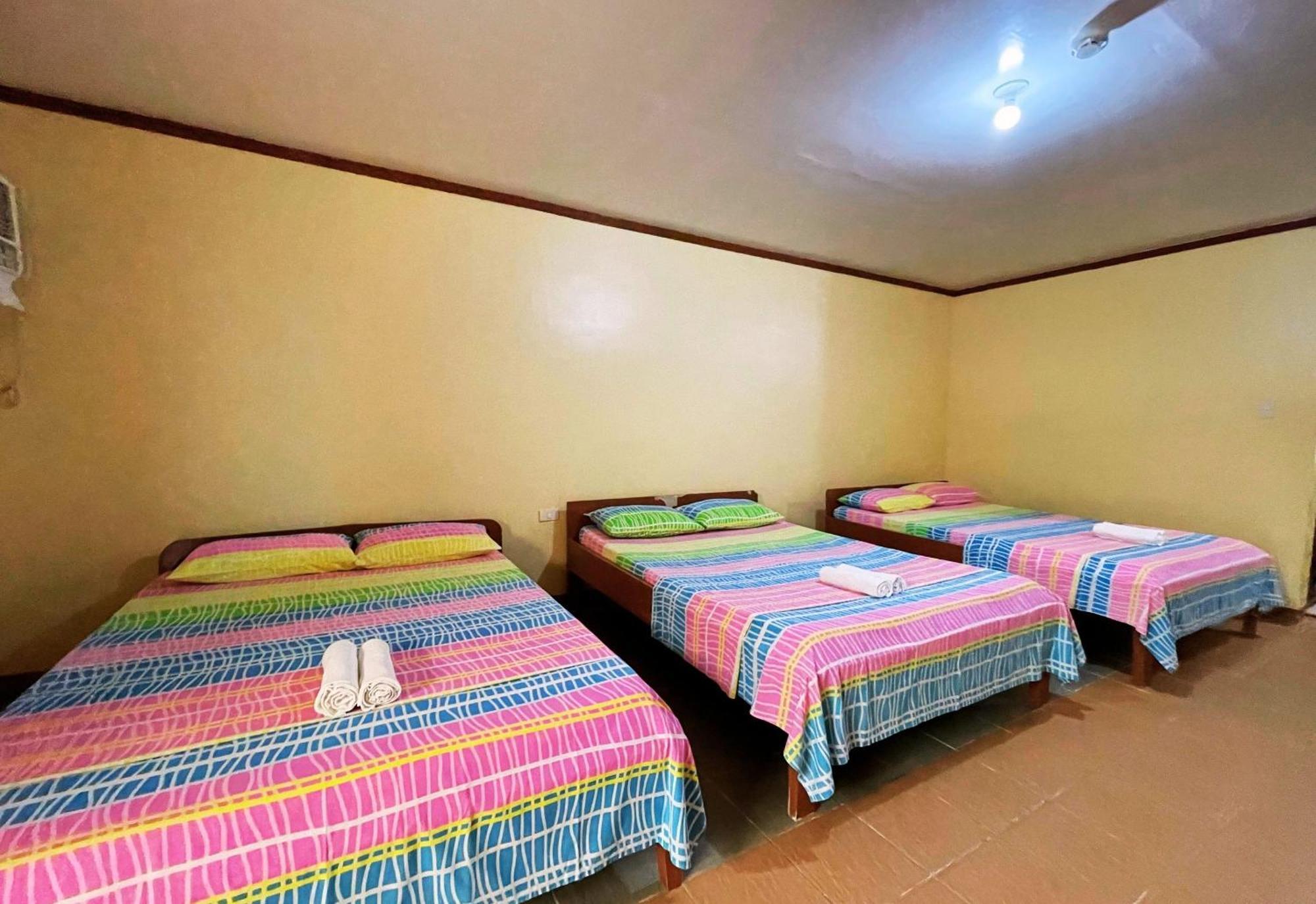 White Beach Hotel Puerto Galera Powered By Cocotel Luaran gambar