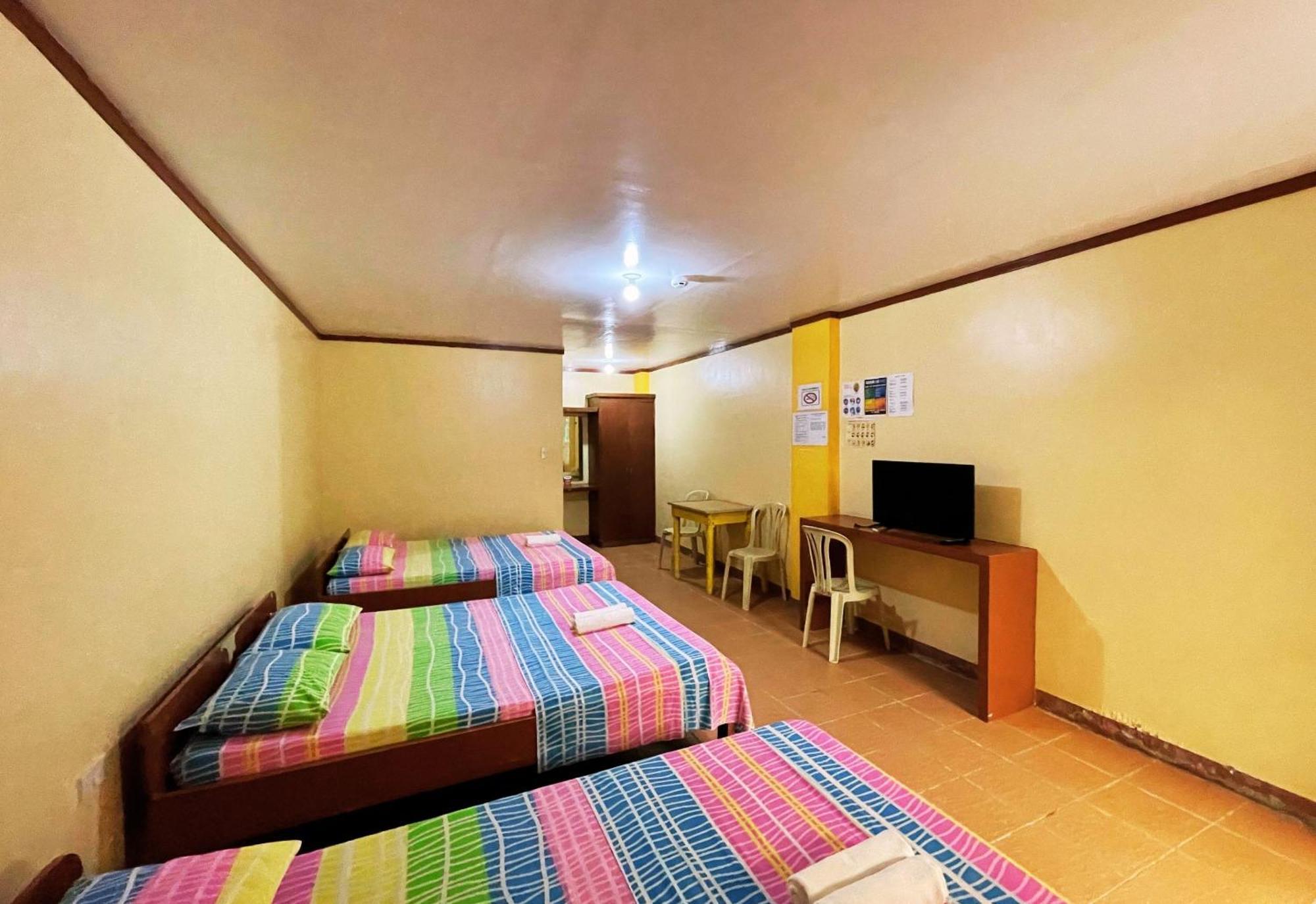 White Beach Hotel Puerto Galera Powered By Cocotel Luaran gambar