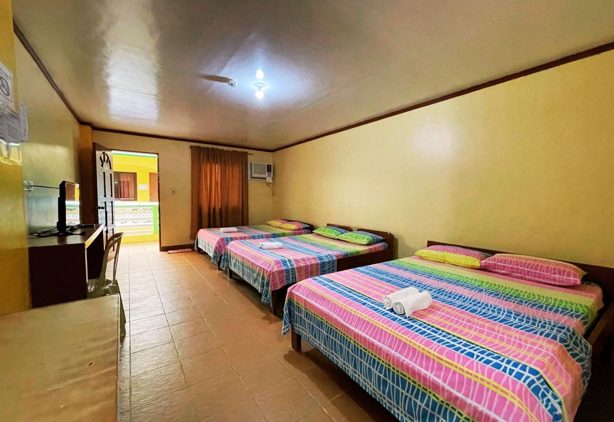 White Beach Hotel Puerto Galera Powered By Cocotel Luaran gambar