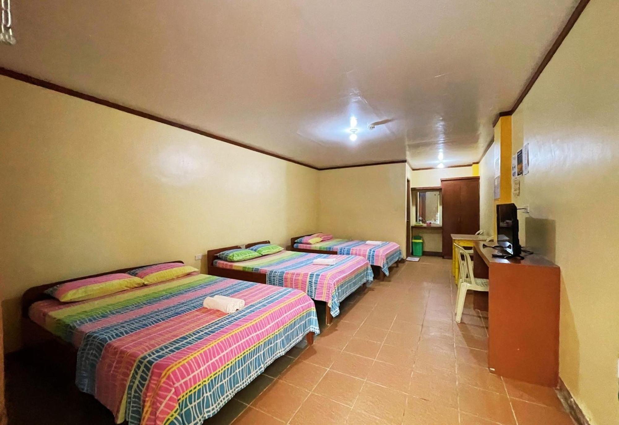 White Beach Hotel Puerto Galera Powered By Cocotel Luaran gambar