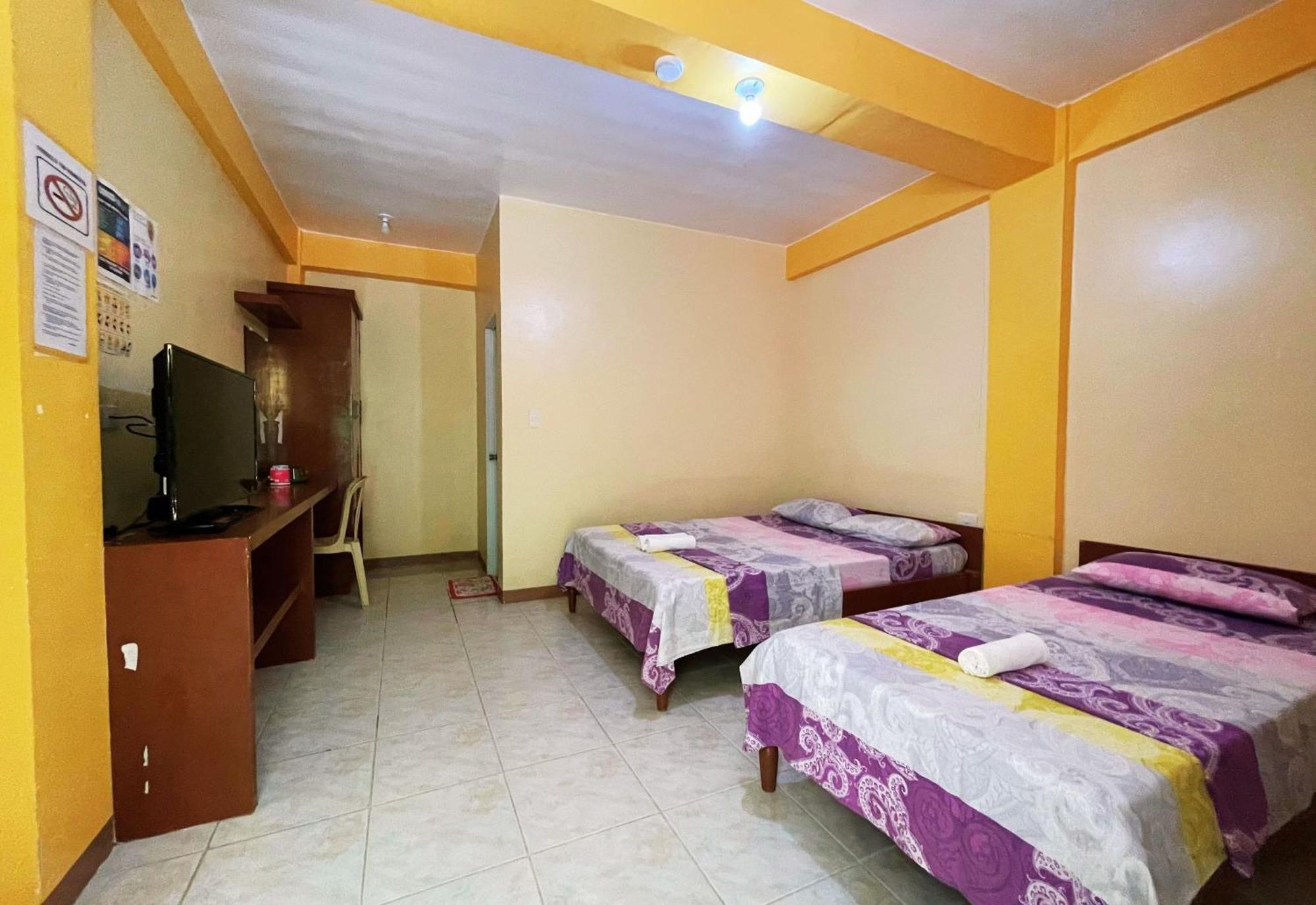 White Beach Hotel Puerto Galera Powered By Cocotel Luaran gambar