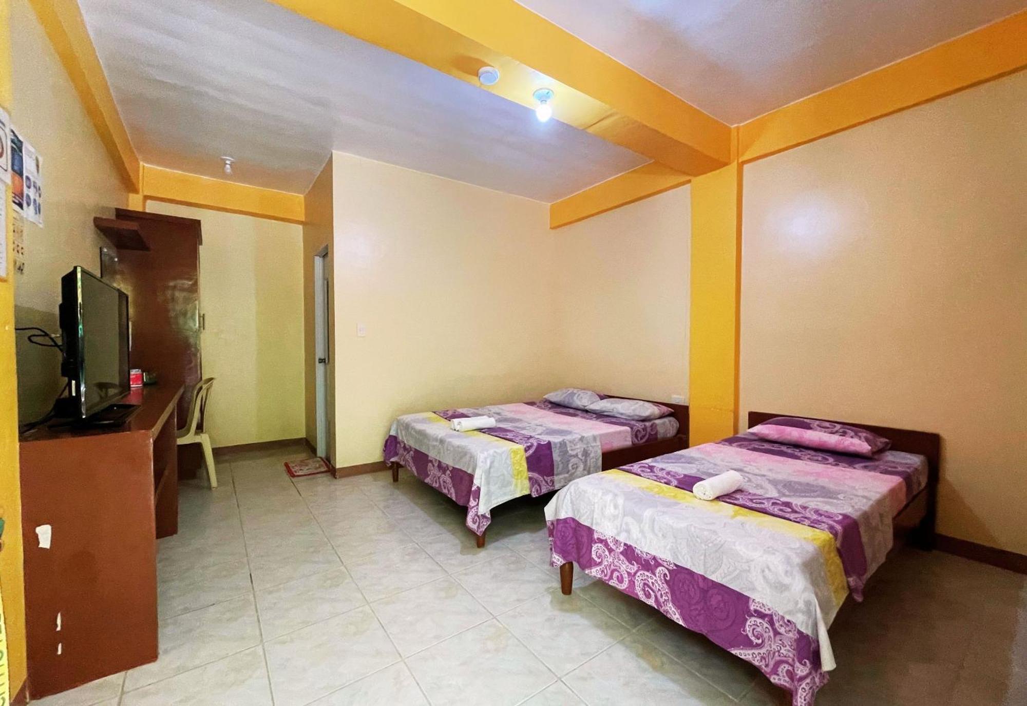 White Beach Hotel Puerto Galera Powered By Cocotel Luaran gambar