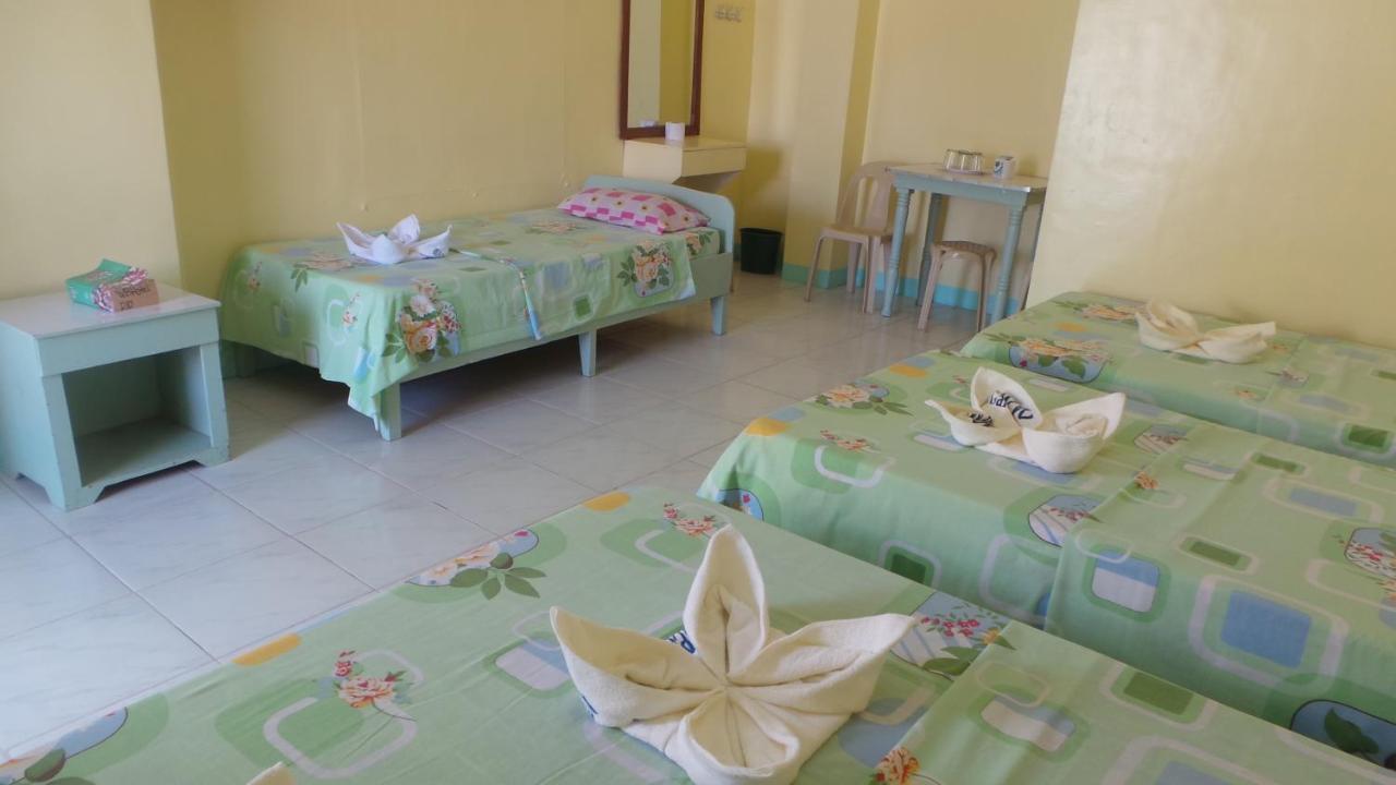 White Beach Hotel Puerto Galera Powered By Cocotel Bilik gambar